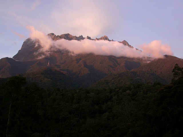 世界遺産の山キナバル山，標高4096m