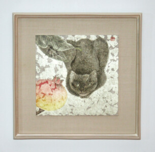 290 × 295 mm 額寸 459 × 454 mm
手漉楮紙(長谷川聡製作)・膠・墨・水干絵具・岩絵具・金属泥・金属箔 400,000円