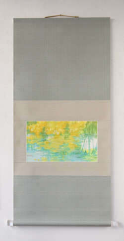 古石 紫織「たゆたい」
画寸 187×331mm、軸寸 980×510mm、
手漉那須楮紙・岩絵具・顔料・箔